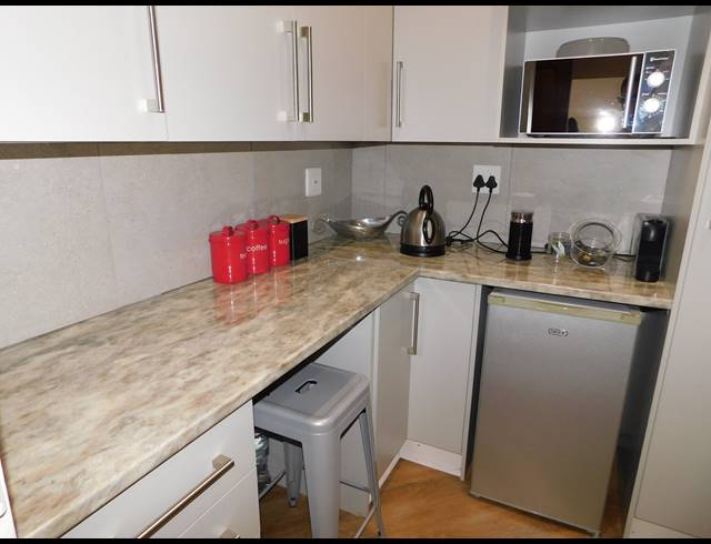 10M² MEDICAL SUITE TO LET IN RUITERHOF